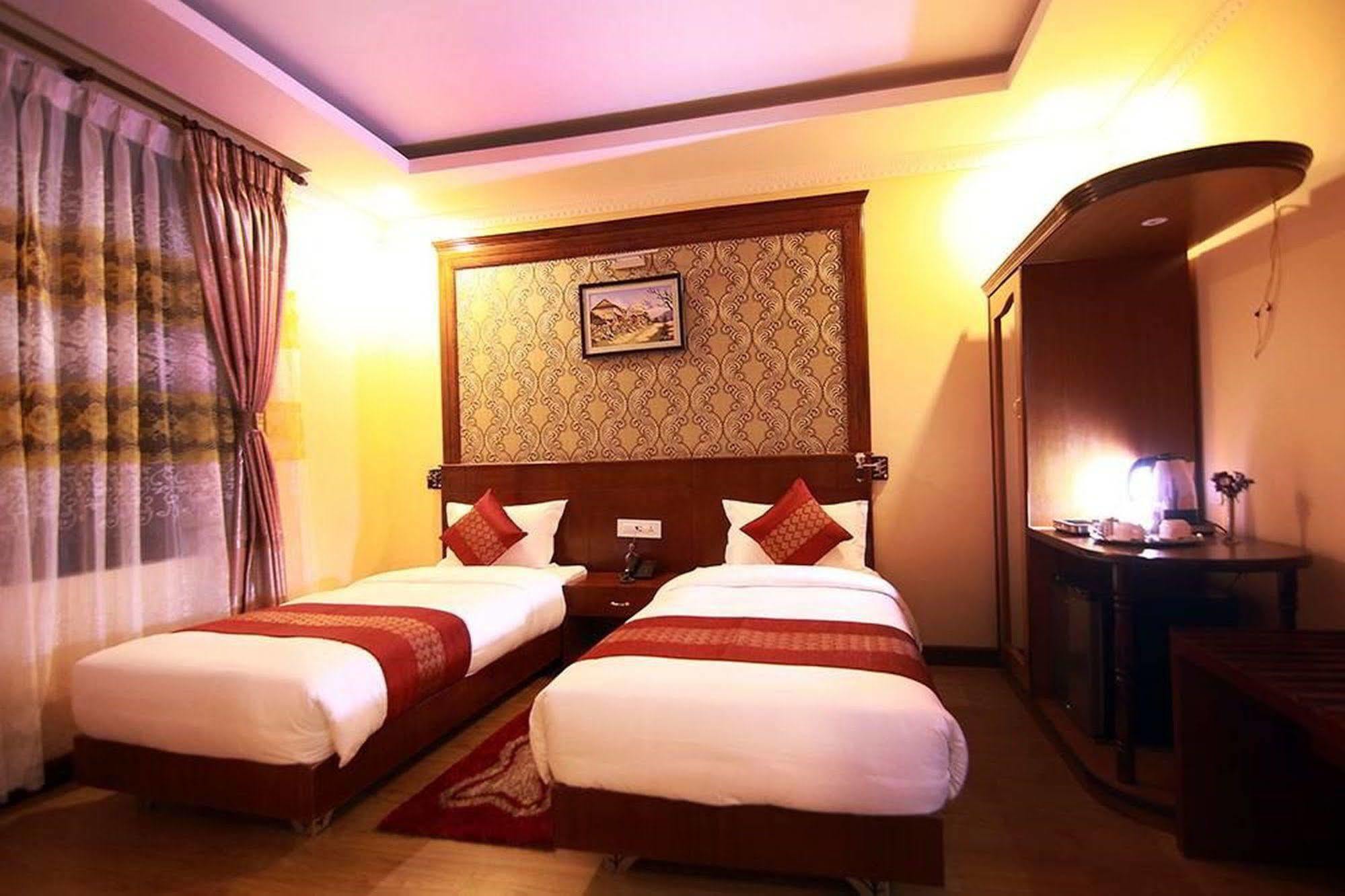 Hotel Pokhara Goodwill Esterno foto