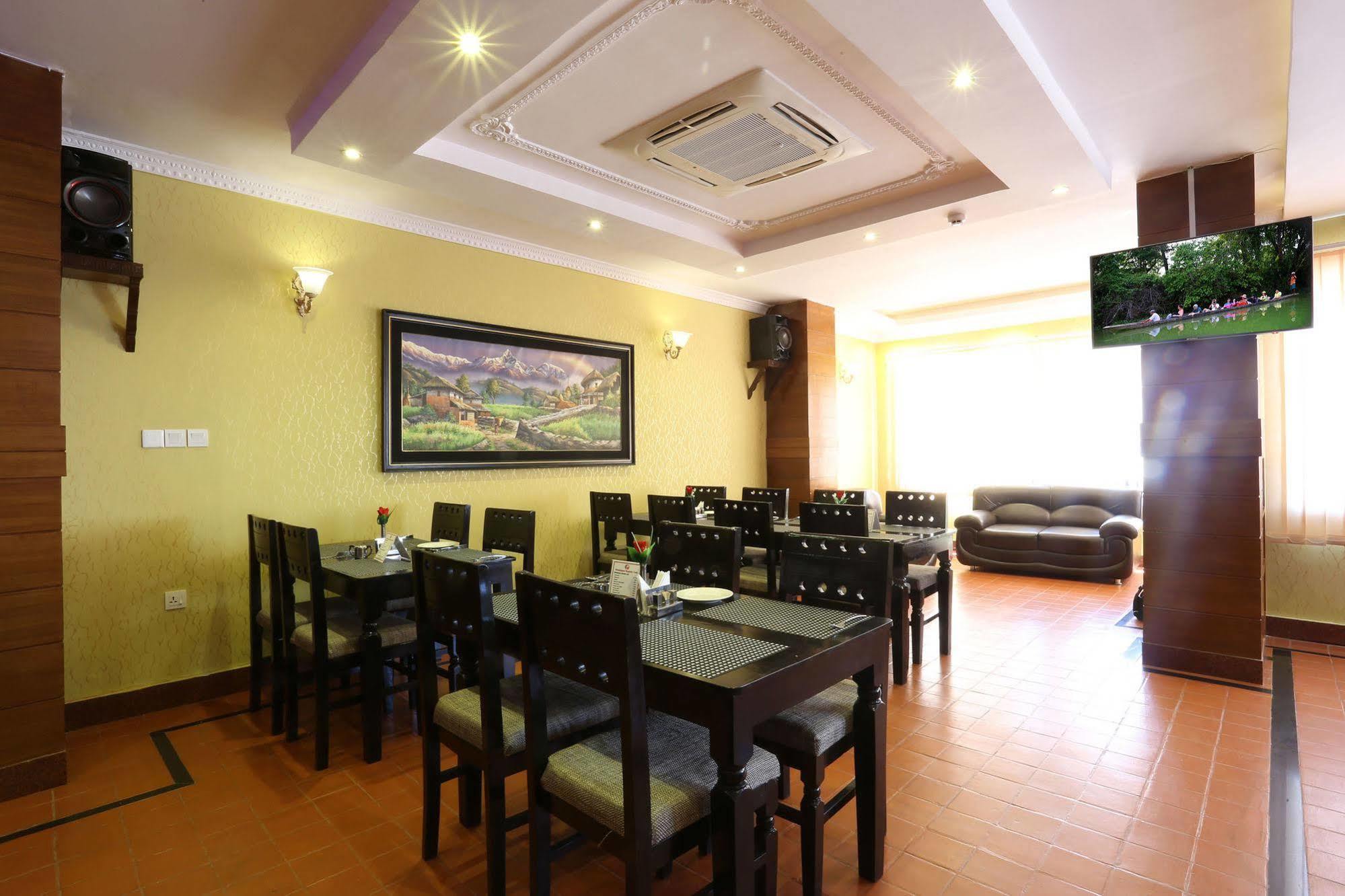 Hotel Pokhara Goodwill Esterno foto
